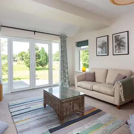 Сasa de vacaciones Spacious For 16 Near York
