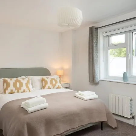 Spacious For 16 Near Сasa de vacaciones York
