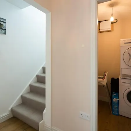 Spacious For 16 Near Сasa de vacaciones *